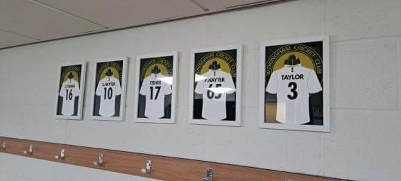 Wokingham Cricket Club Personnalisé A4 Shirt Print - Vert ou Blanc